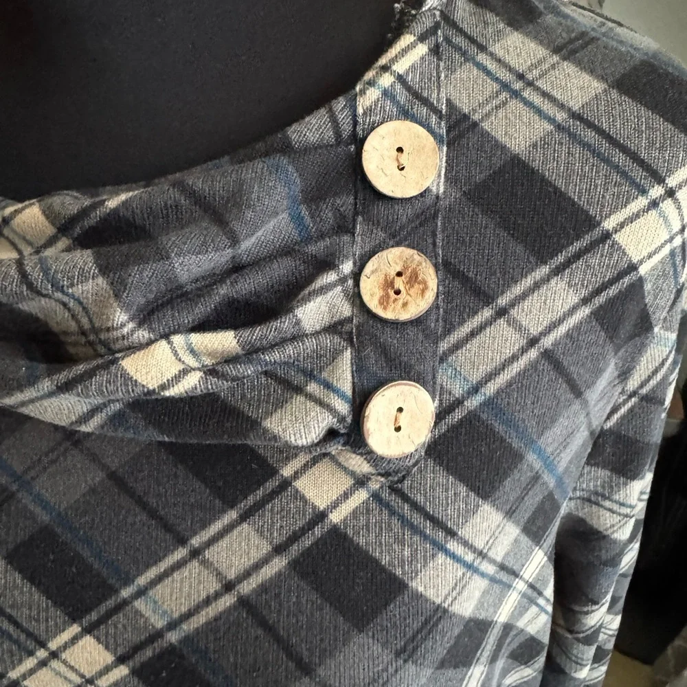 Plaid Button-Accent Women's Hoodie - Picture 2 of 4